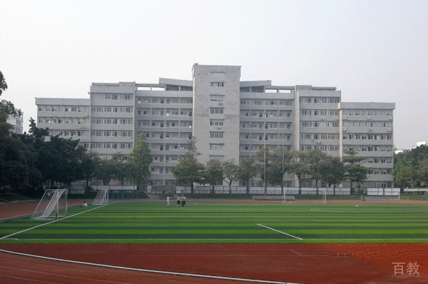 学校操场环境