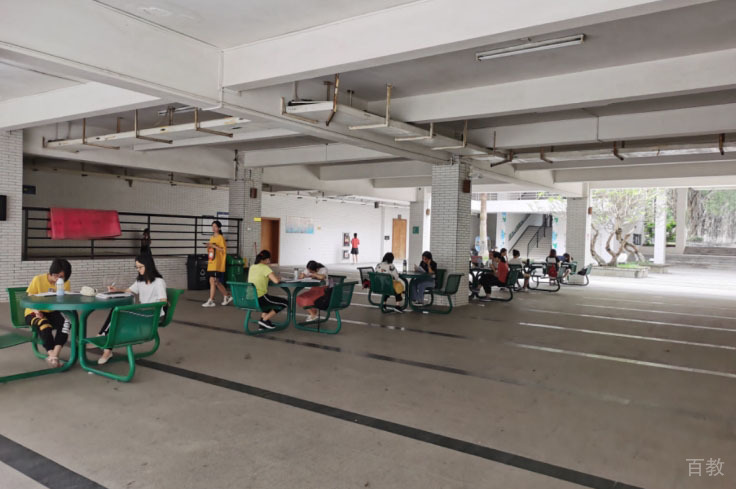 学校休息区环境