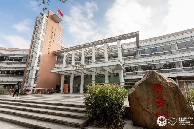 学校图书馆环境