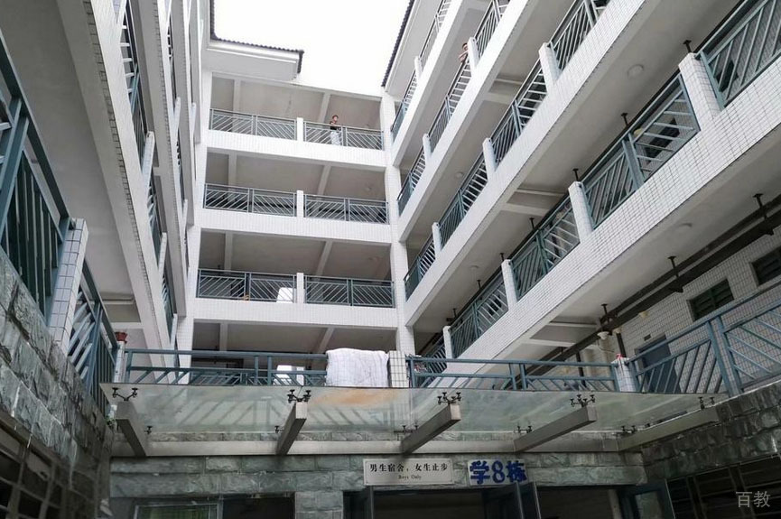 学校宿舍环境