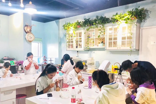 北京润堂西点校区学员上课学习场景展示