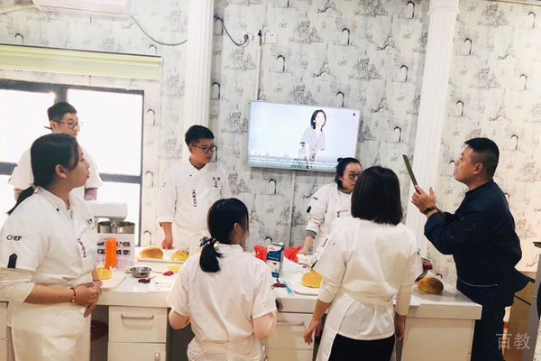 北京润堂西点校区学员上课学习场景展示