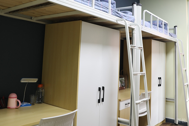 学校宿舍环境