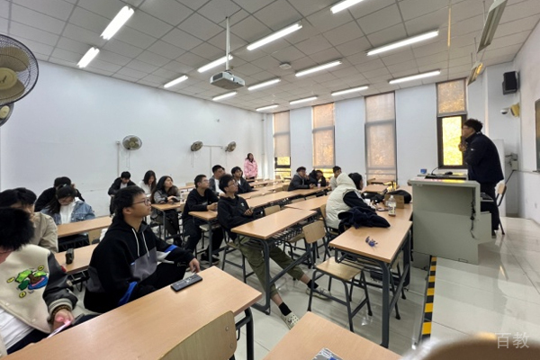 北京外交大学国际本科学员上课场景展示
