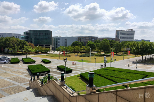 学校外景