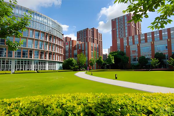 学校建筑照片