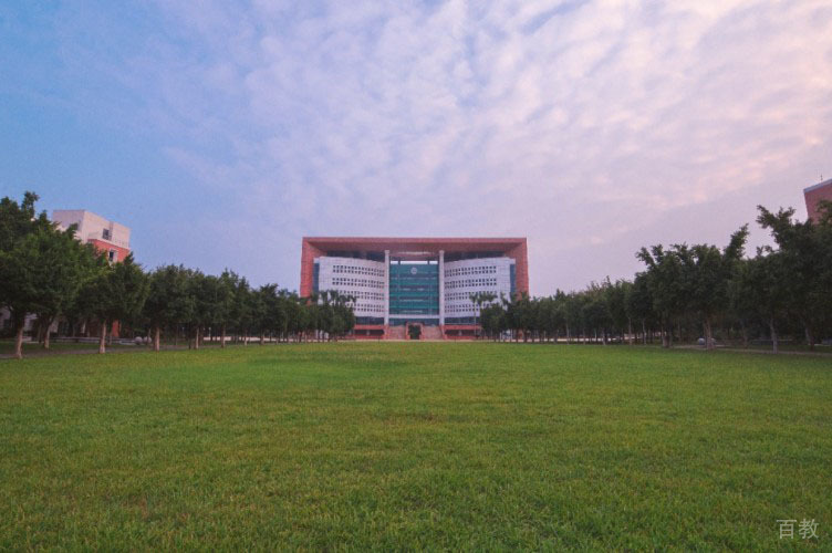 学校操场环境