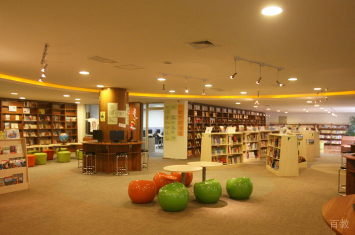 小学图书馆环境