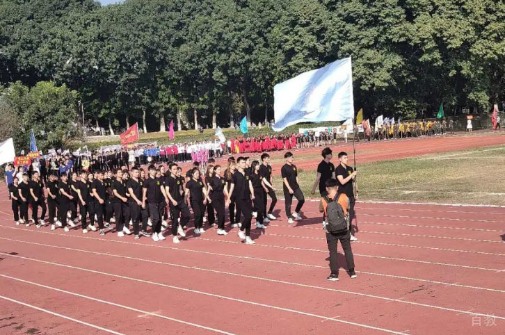 学校操场环境
