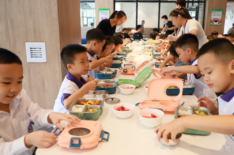 学生午餐环境