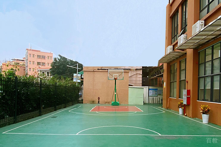 学校操场环境