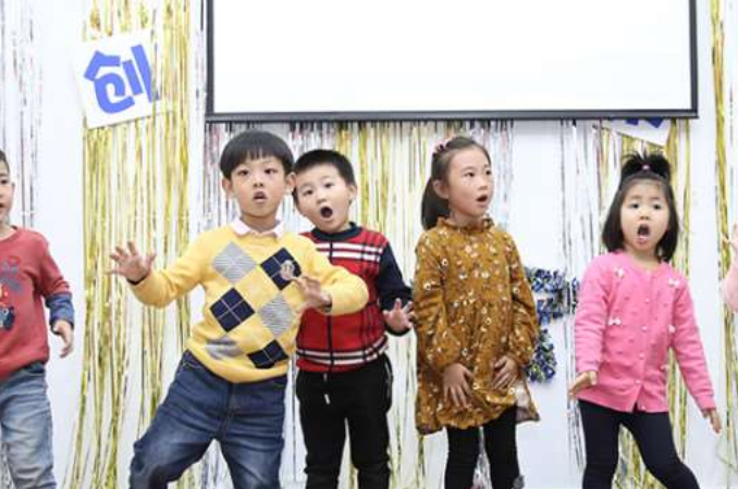 学生表演