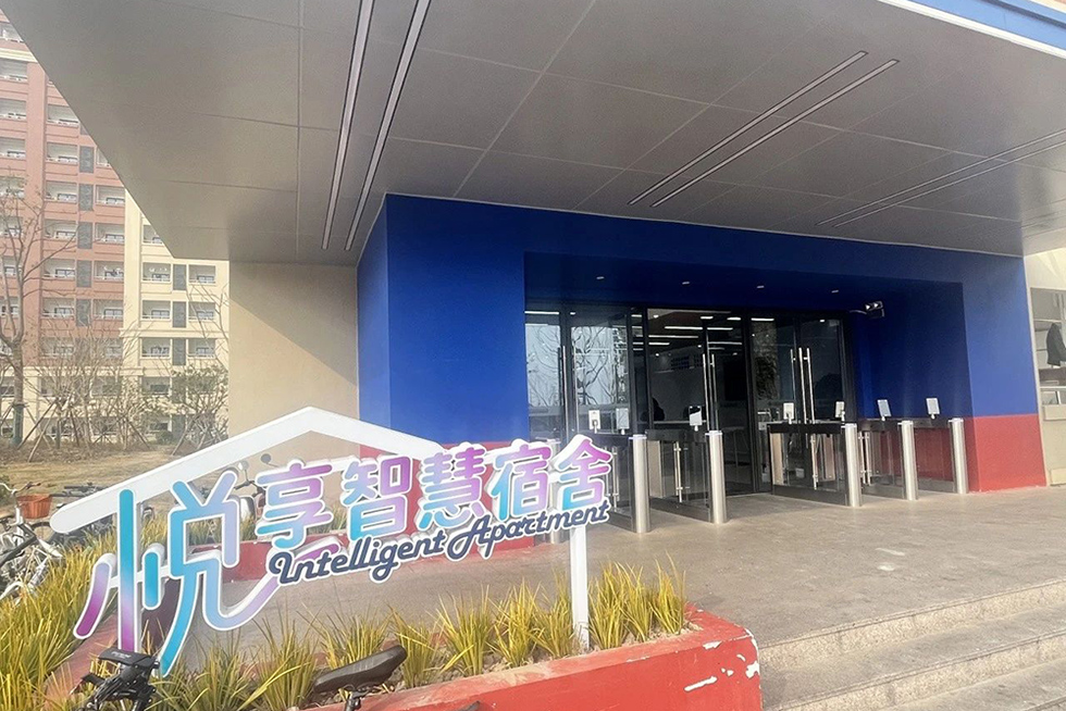 教学楼门口环境