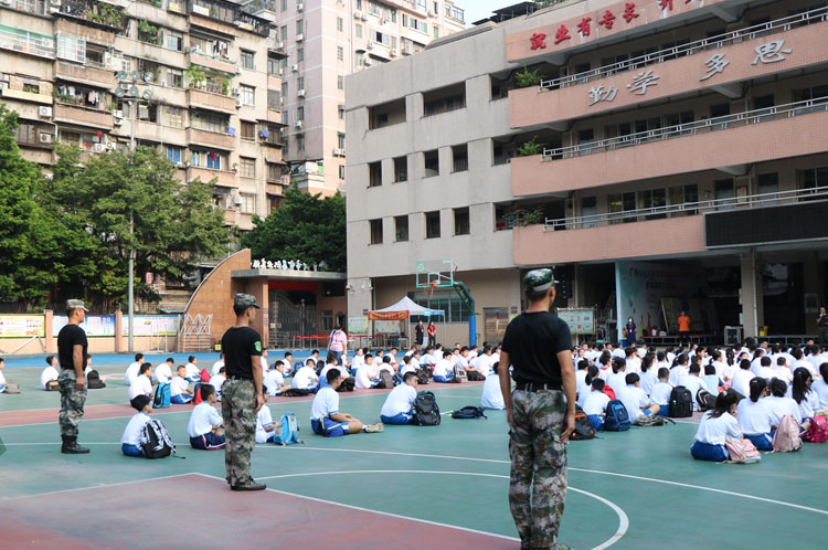 军事素质教育训练场景