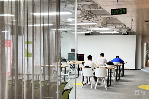 武汉美中国际留学校区教学环境展示