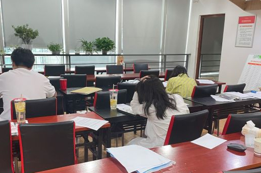 武汉美中国际留学校区学员学习场景展示