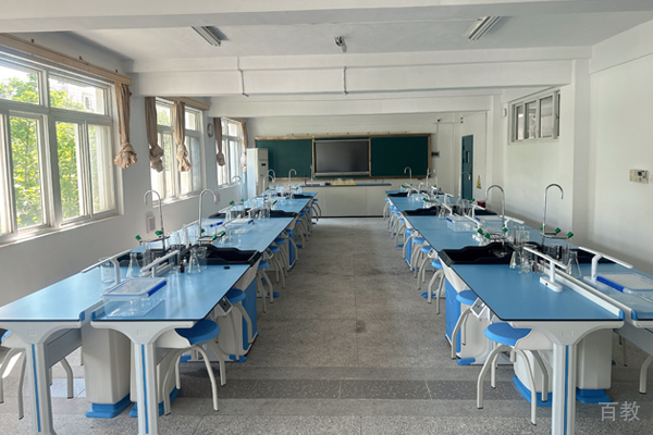 学校实验室