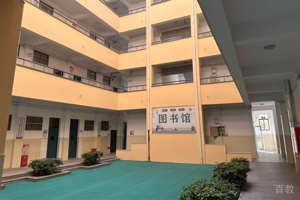 学校图书馆