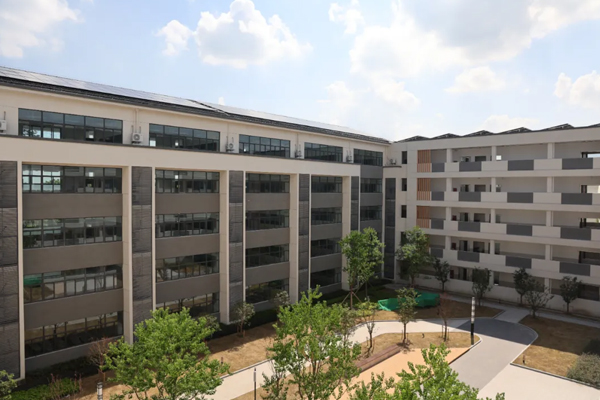 学校上课教学楼环境
