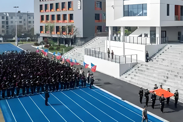 学校升旗环境