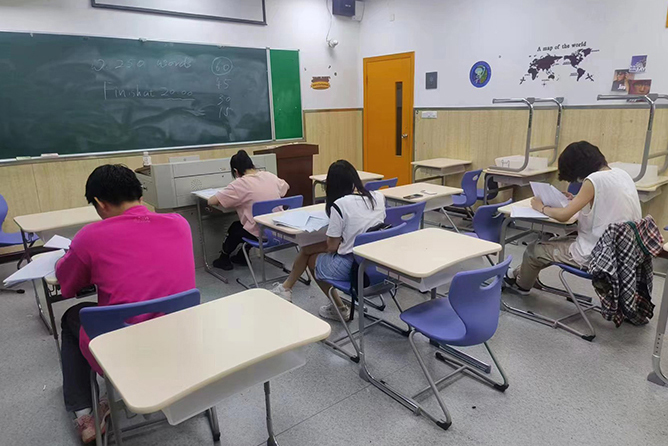 认真的学生