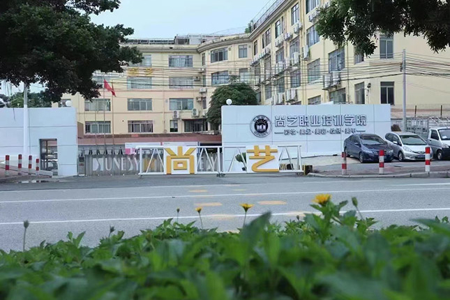 学校门口环境