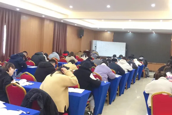 合肥政道教育校区学员上课场景展示