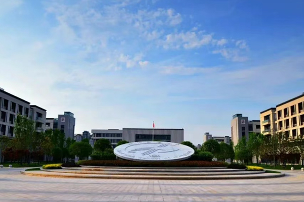 武汉襄阳四中复读班校园环境展示