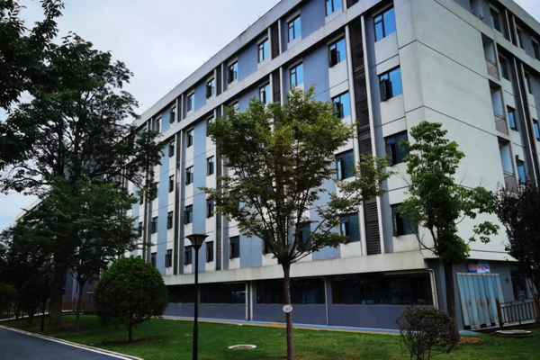 武汉襄阳四中复读班教学环境展示