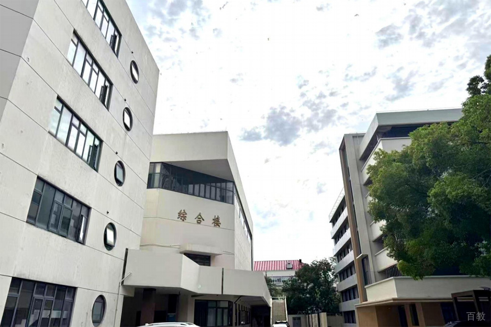 学校综合楼外观环境