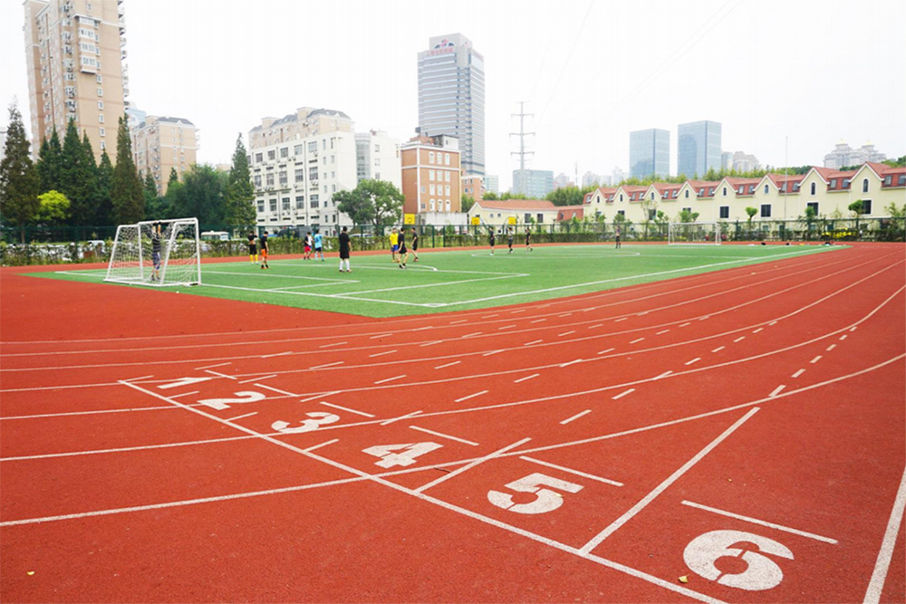 学校跑道环境