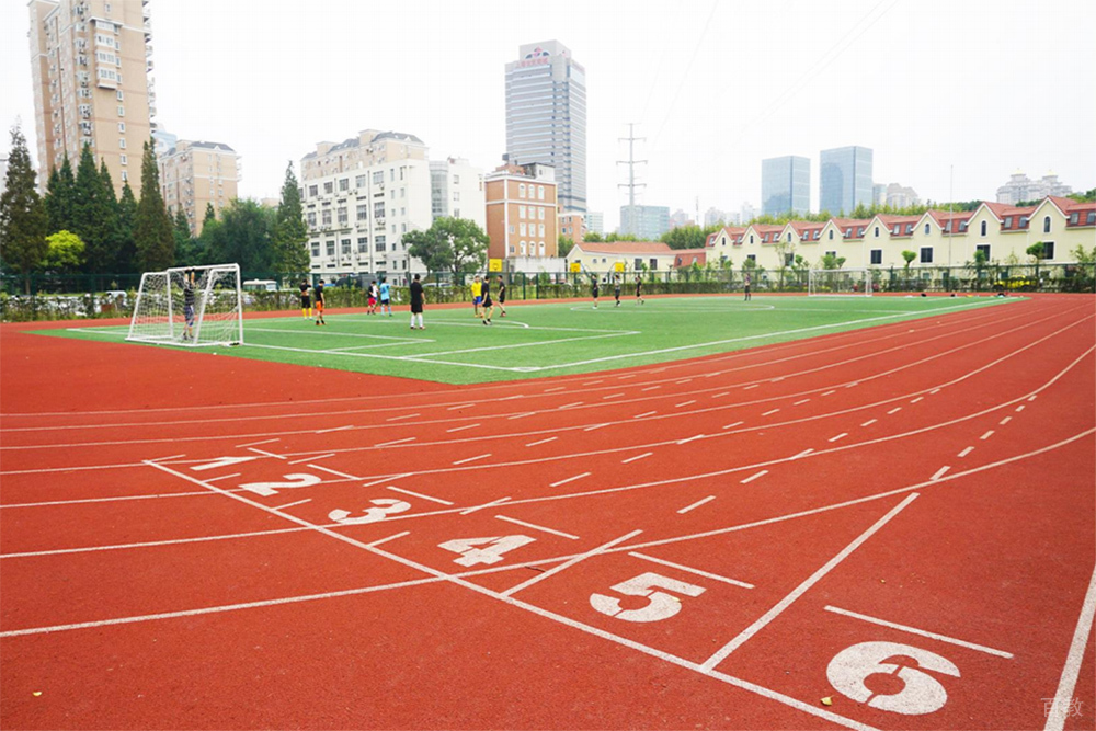 学校跑道环境