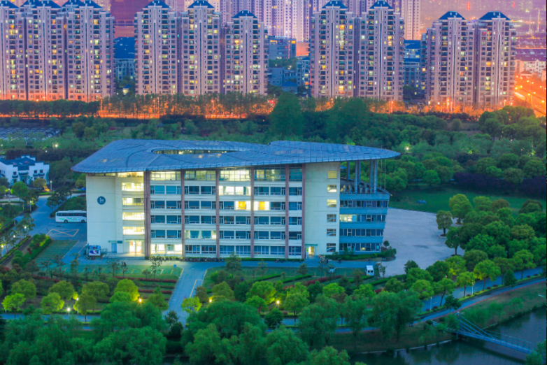 学校夜景环境