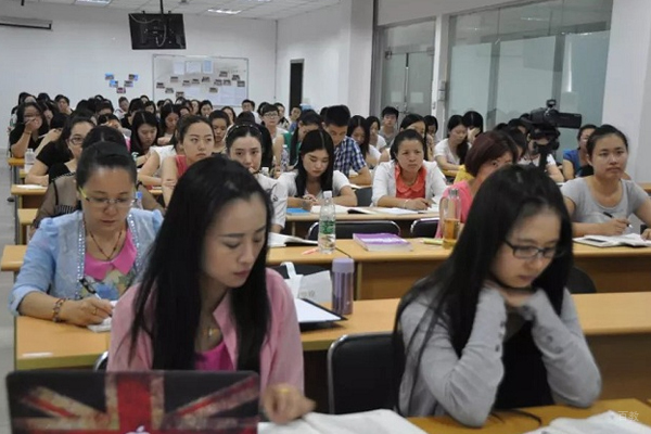 北京世纪精英职业培训学校学员上课场景展示