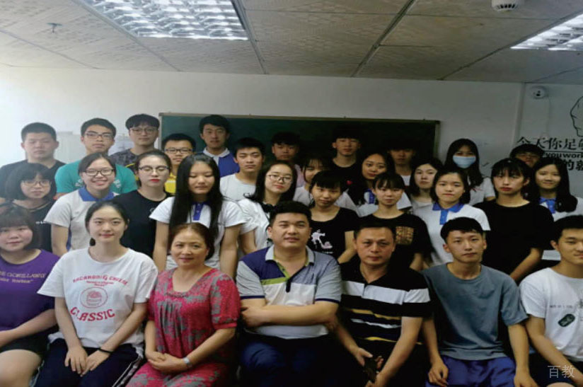 老师学员合影留念