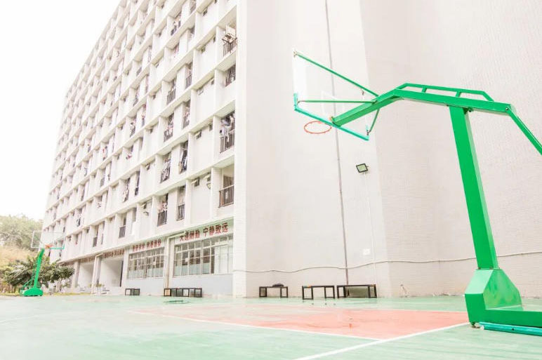 学校操场环境