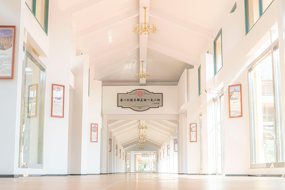 学校综合楼走道环境