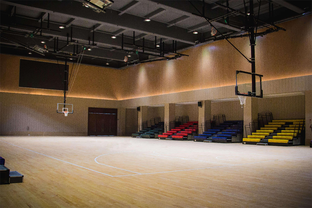 室内篮球场环境