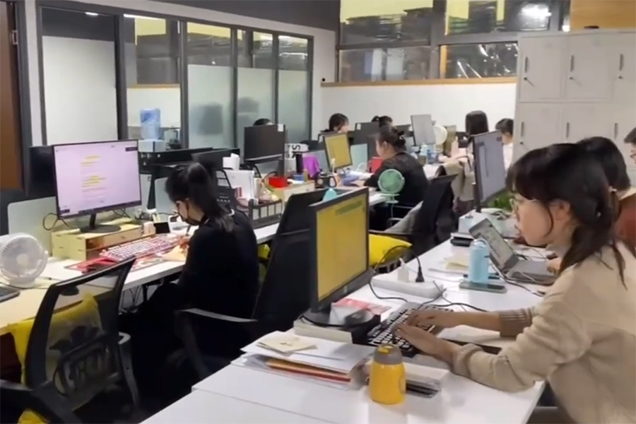 认真工作的老师相册