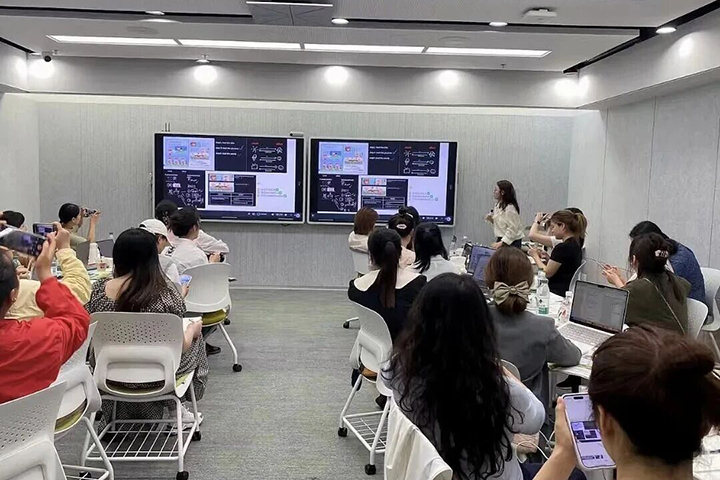 学生上课现场图片