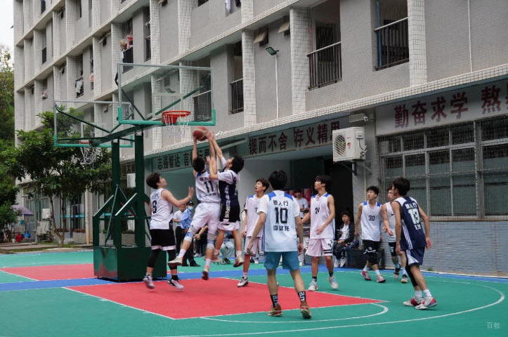 学校操场环境