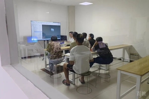 武汉欧凡技术培训中心校区学员学习场景展示