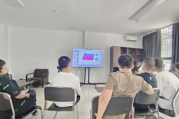 武汉欧凡技术培训中心校区学员学习场景展示