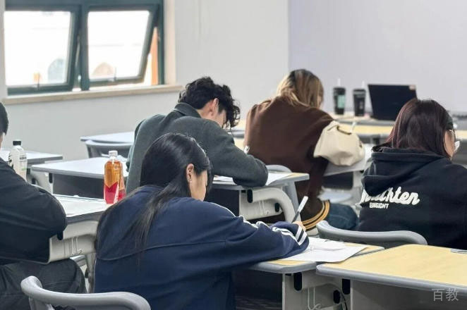 学员自习场景