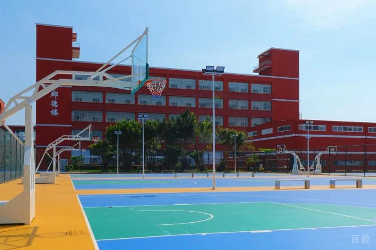 学校操场环境