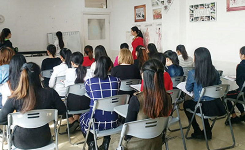 学生在上面做题