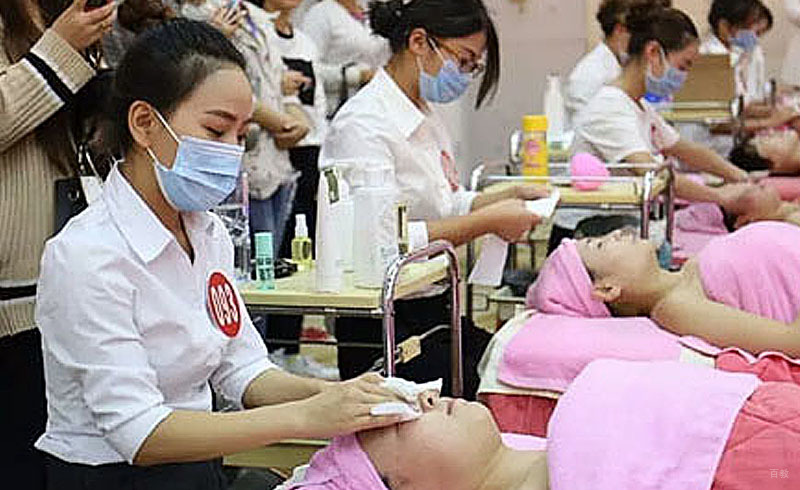 学员正在实操