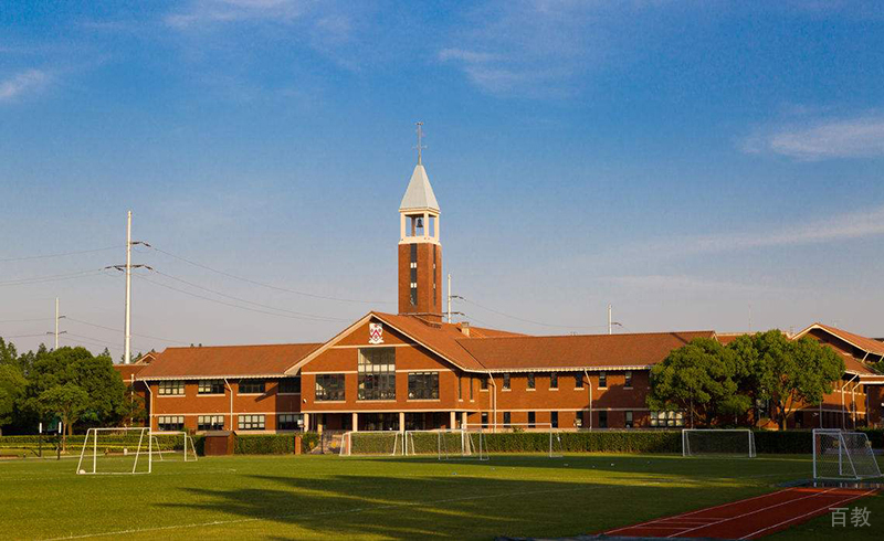 教学楼外景和操场