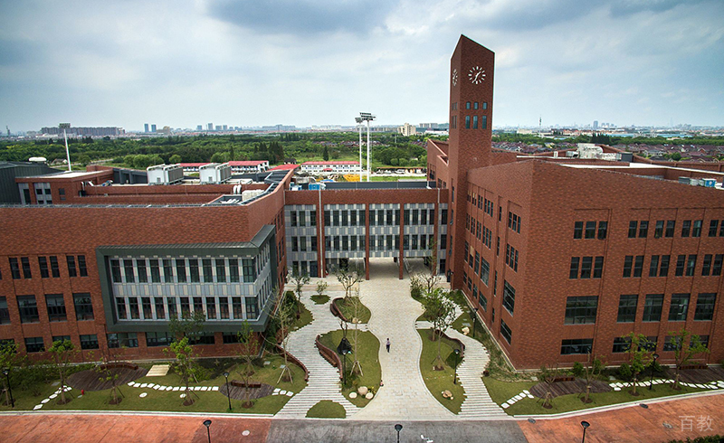 鸟瞰校区教学楼全景