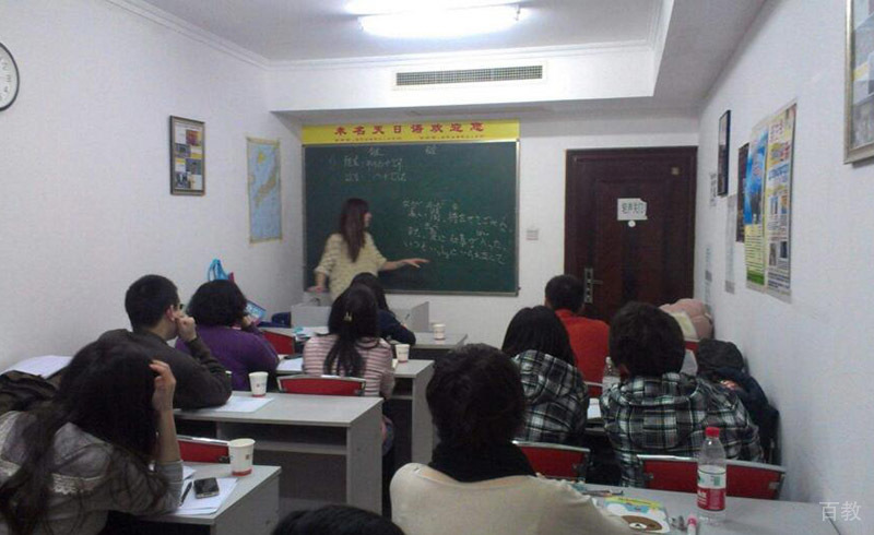讲课的老师与听课的学生